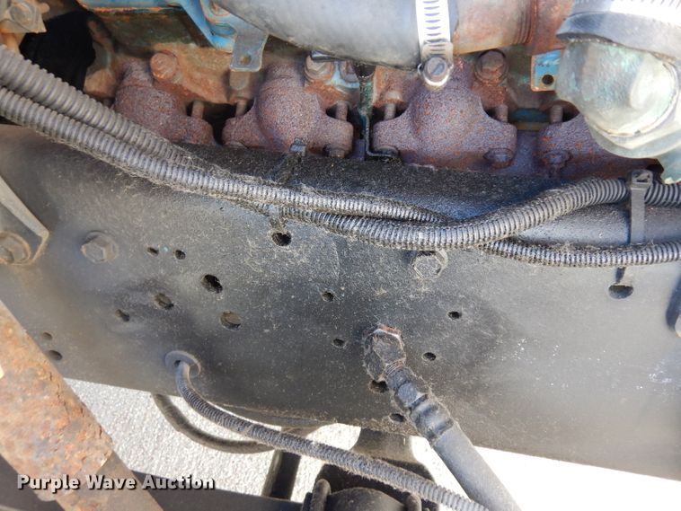 image for item GI9369 2000 International 3800 school bus