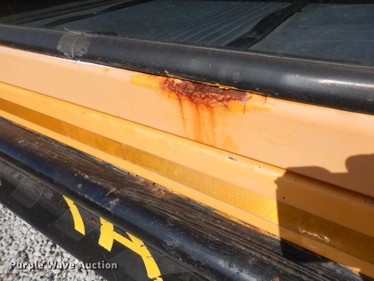 image for item GI9369 2000 International 3800 school bus