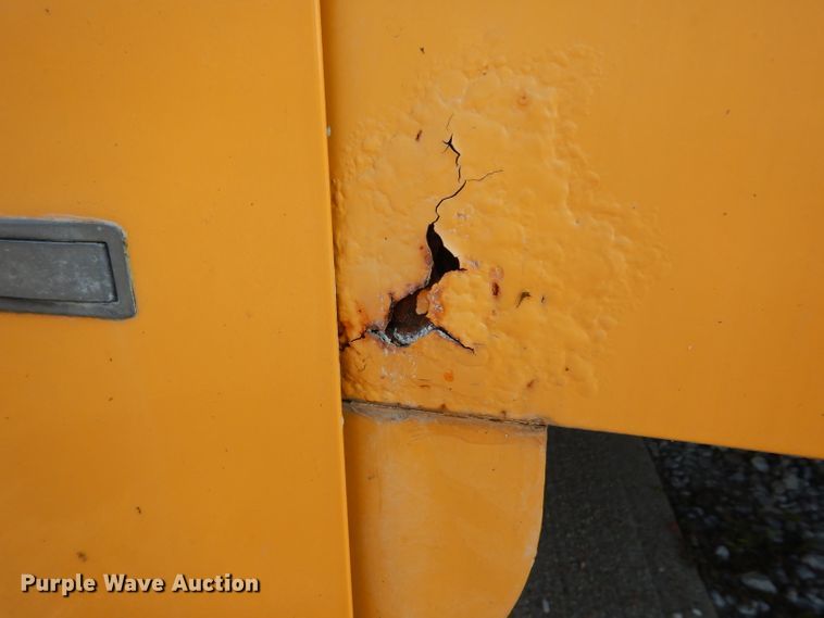 image for item GI9369 2000 International 3800 school bus