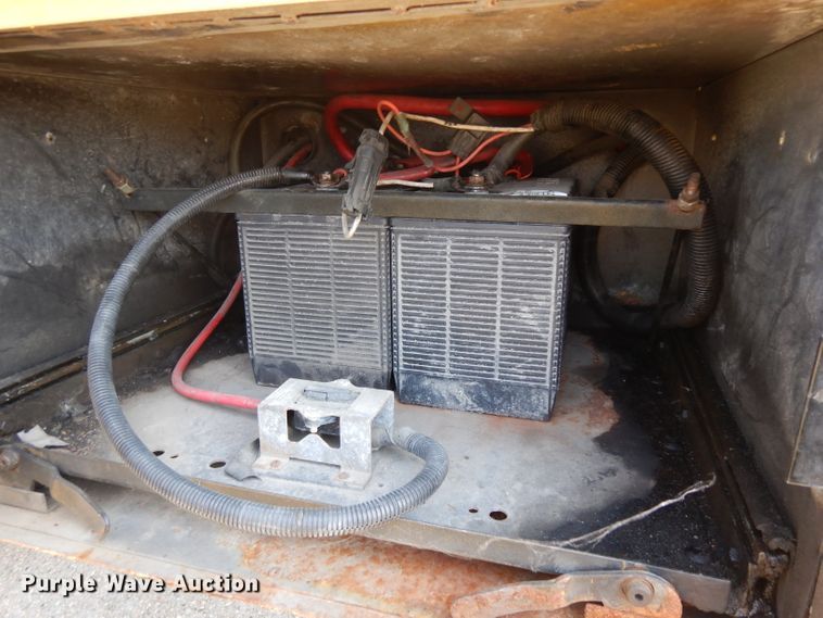 image for item GI9369 2000 International 3800 school bus