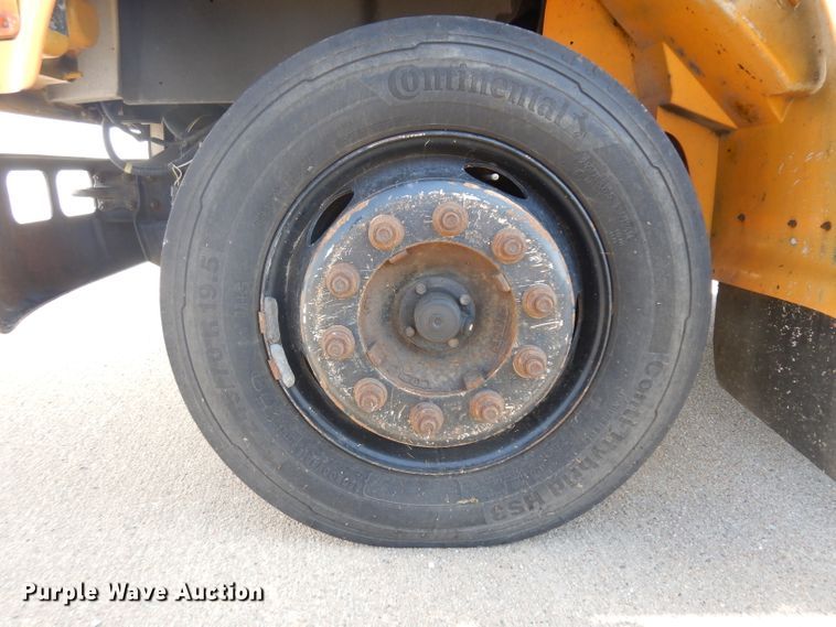 image for item GI9369 2000 International 3800 school bus