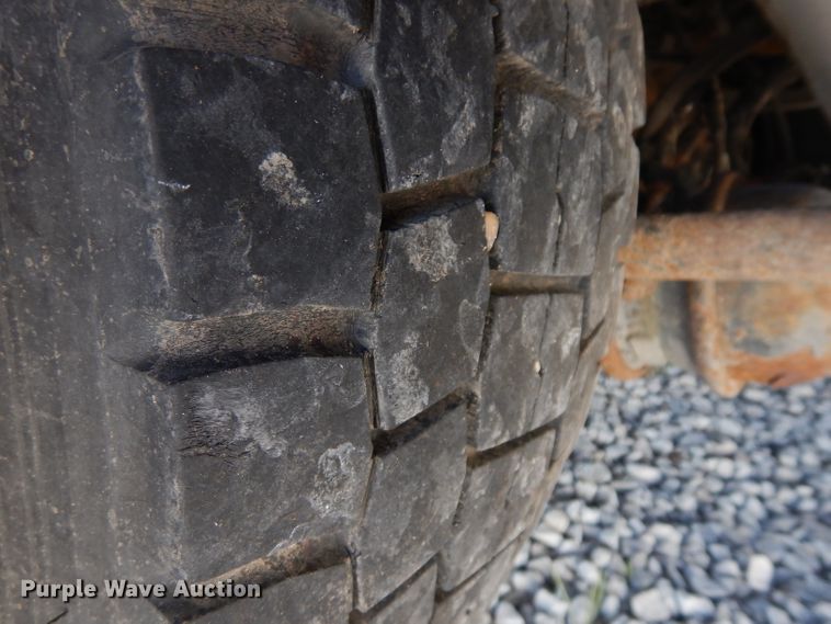 image for item GI9369 2000 International 3800 school bus