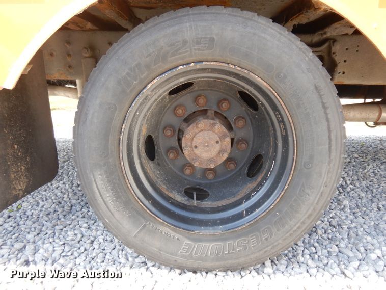 image for item GI9369 2000 International 3800 school bus