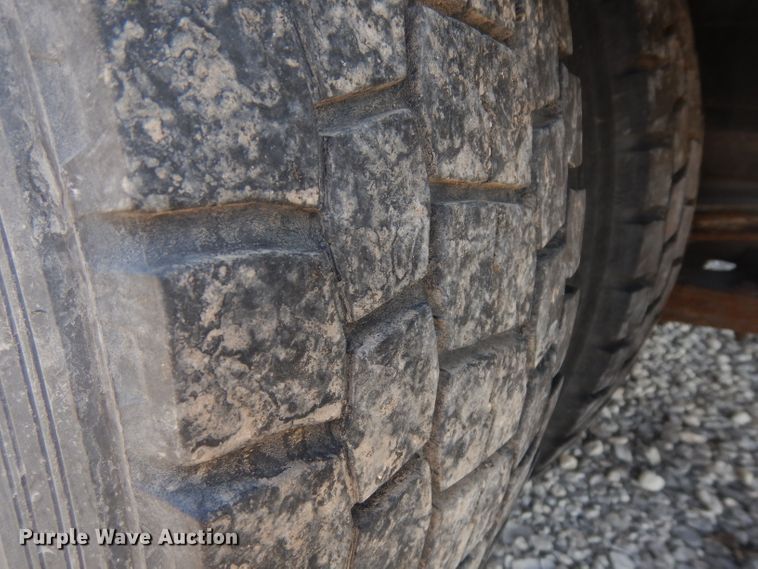 image for item GI9369 2000 International 3800 school bus