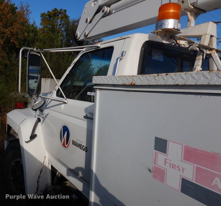 image for item GI9376 1992 Ford F600 bucket truck