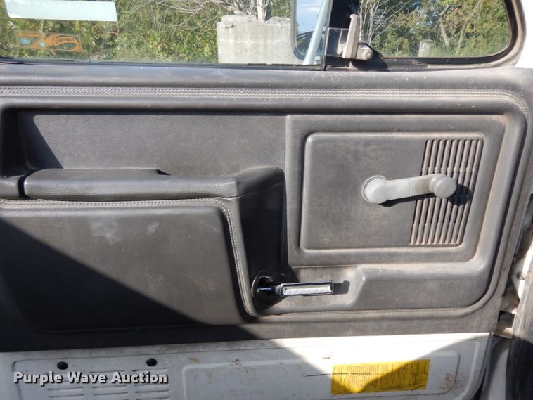 image for item GI9376 1992 Ford F600 bucket truck