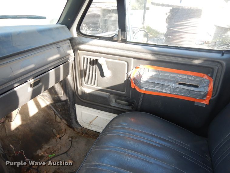 image for item GI9376 1992 Ford F600 bucket truck