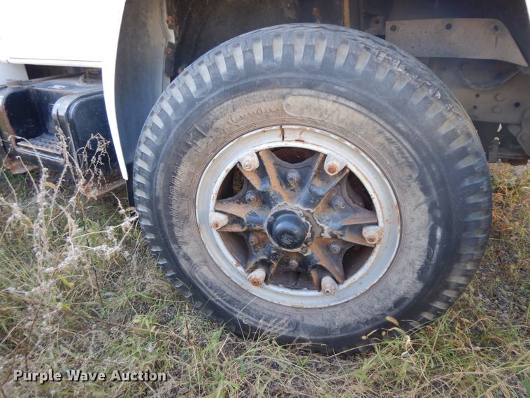 image for item GI9376 1992 Ford F600 bucket truck