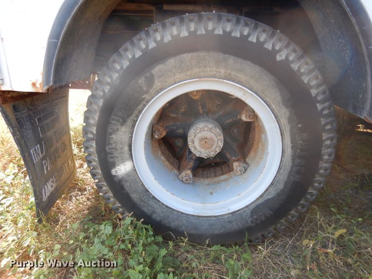 image for item GI9376 1992 Ford F600 bucket truck