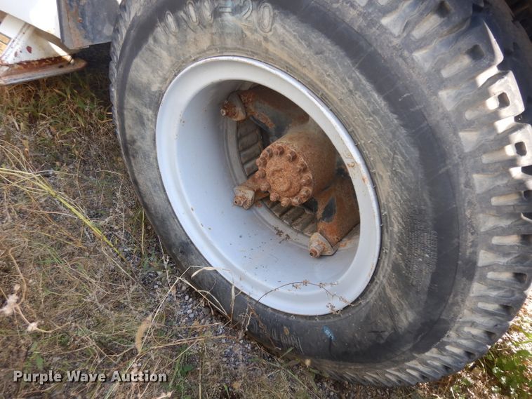 image for item GI9376 1992 Ford F600 bucket truck