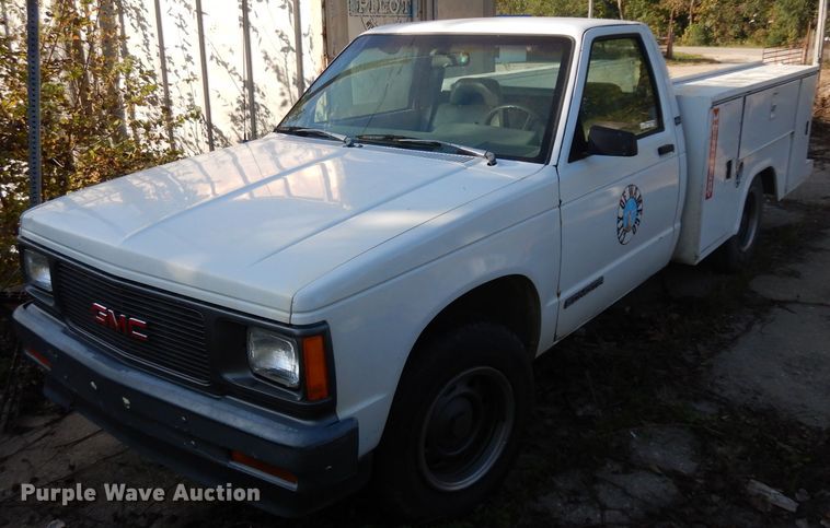 image for item GI9378 1993 GMC Sonoma utility bed pickup truck