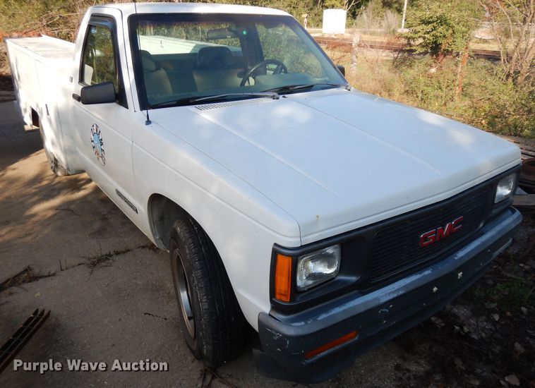 image for item GI9378 1993 GMC Sonoma utility bed pickup truck