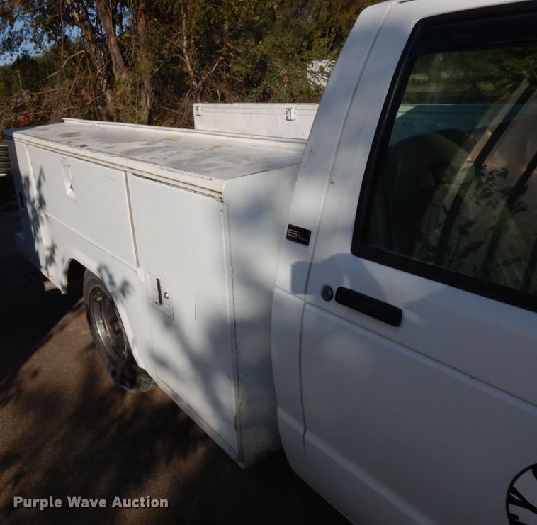 image for item GI9378 1993 GMC Sonoma utility bed pickup truck