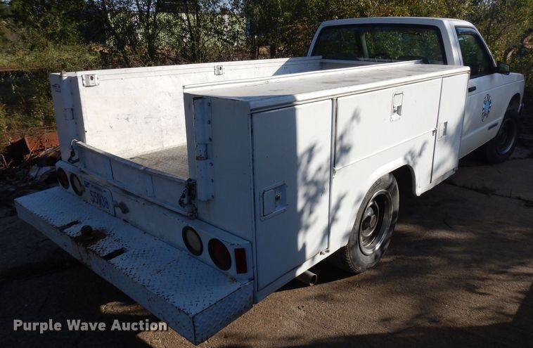 image for item GI9378 1993 GMC Sonoma utility bed pickup truck