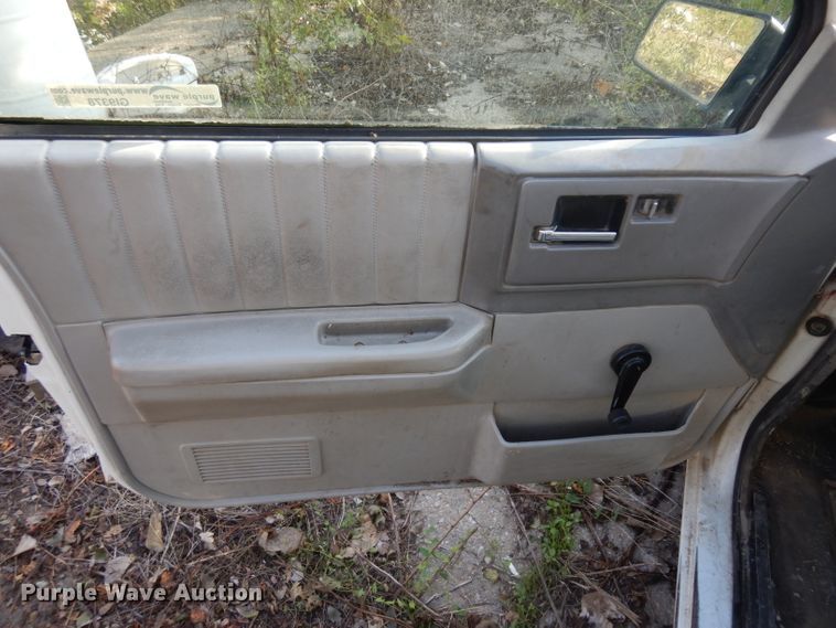 image for item GI9378 1993 GMC Sonoma utility bed pickup truck