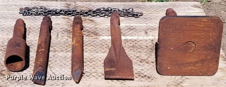 image for item H1090 IPC Huskie HH300 skid steer breaker/hammer