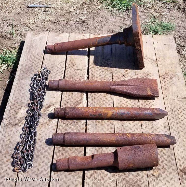 image for item H1091 IPC Huskie HH300 skid steer breaker/hammer