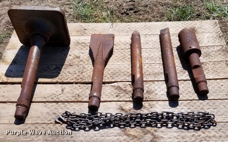 image for item H1094 IPC Huskie HH300 skid steer breaker/hammer