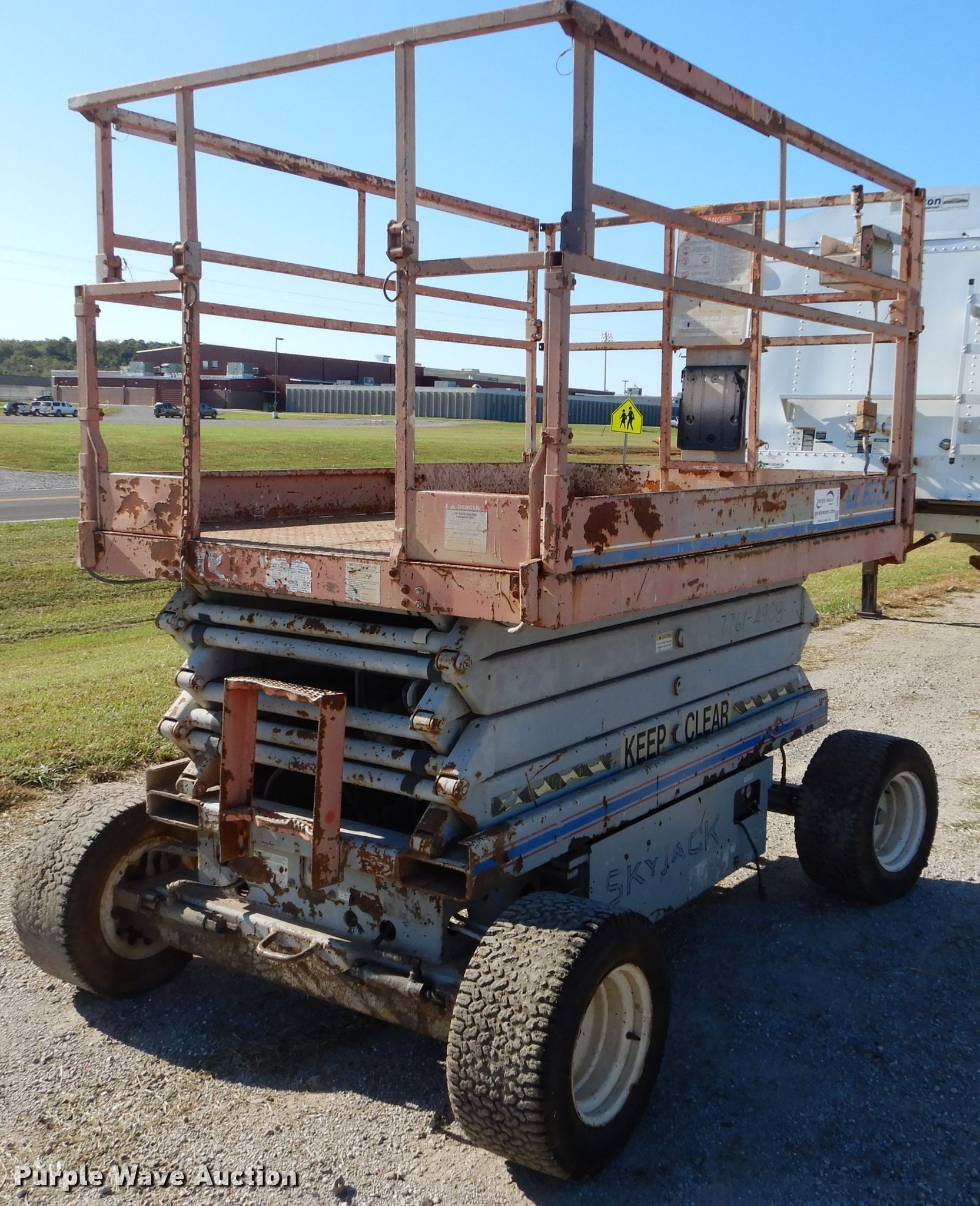 Skyjack SJIII 6826 scissor lift in Mound City, KS Item DH2617 sold