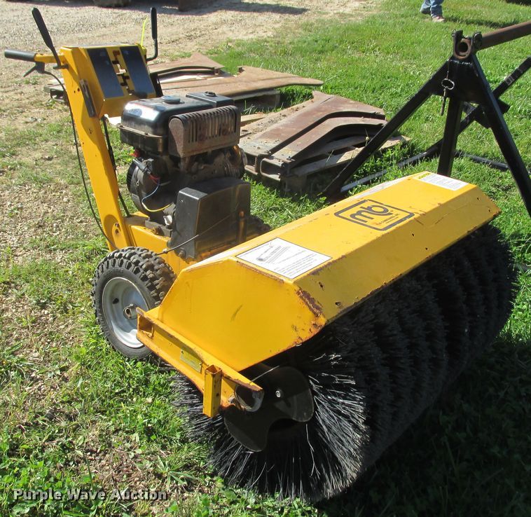 image for item DA8331 MB broom