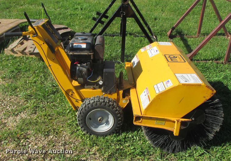 image for item DA8331 MB broom