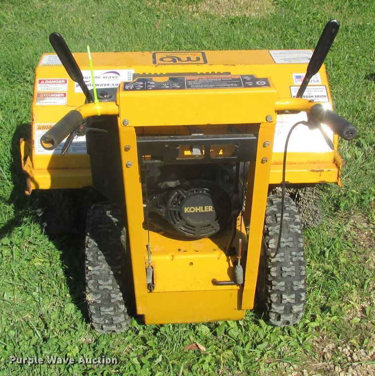 image for item DA8331 MB broom