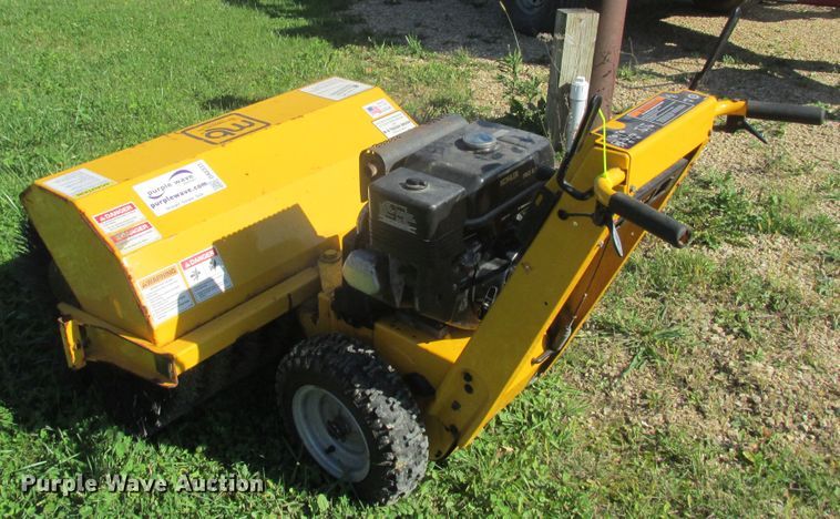 image for item DA8331 MB broom