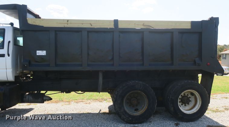 image for item DB10165 2002 GMC C8500 dump truck