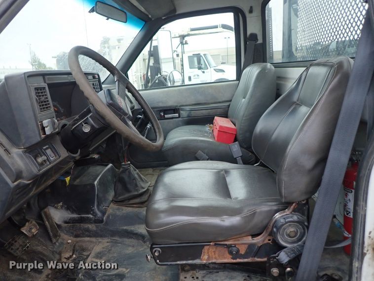 image for item DB7665 2000 GMC C8500 flatbed truck