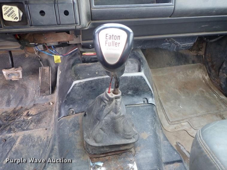 image for item DB7665 2000 GMC C8500 flatbed truck