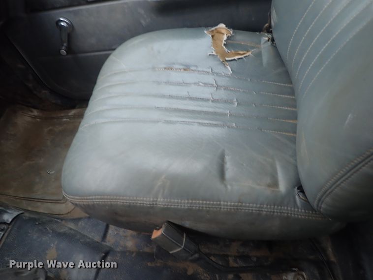 image for item DB7665 2000 GMC C8500 flatbed truck