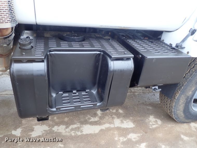 image for item DB7665 2000 GMC C8500 flatbed truck