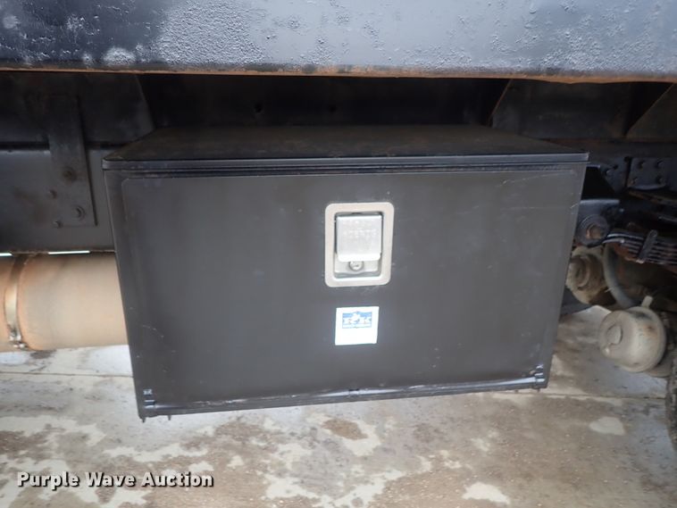 image for item DB7665 2000 GMC C8500 flatbed truck