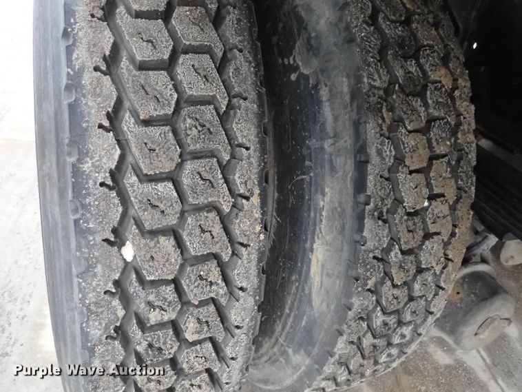 image for item DB7665 2000 GMC C8500 flatbed truck