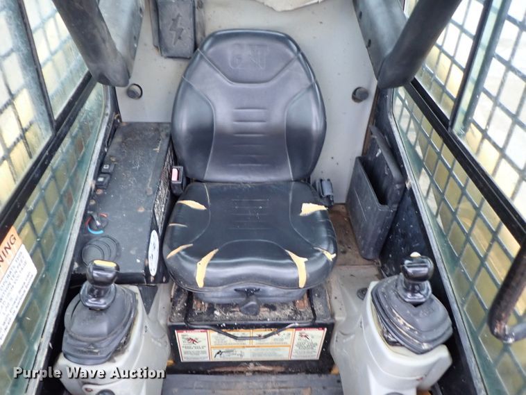image for item DB7666 2003 Caterpillar 277 skid steer
