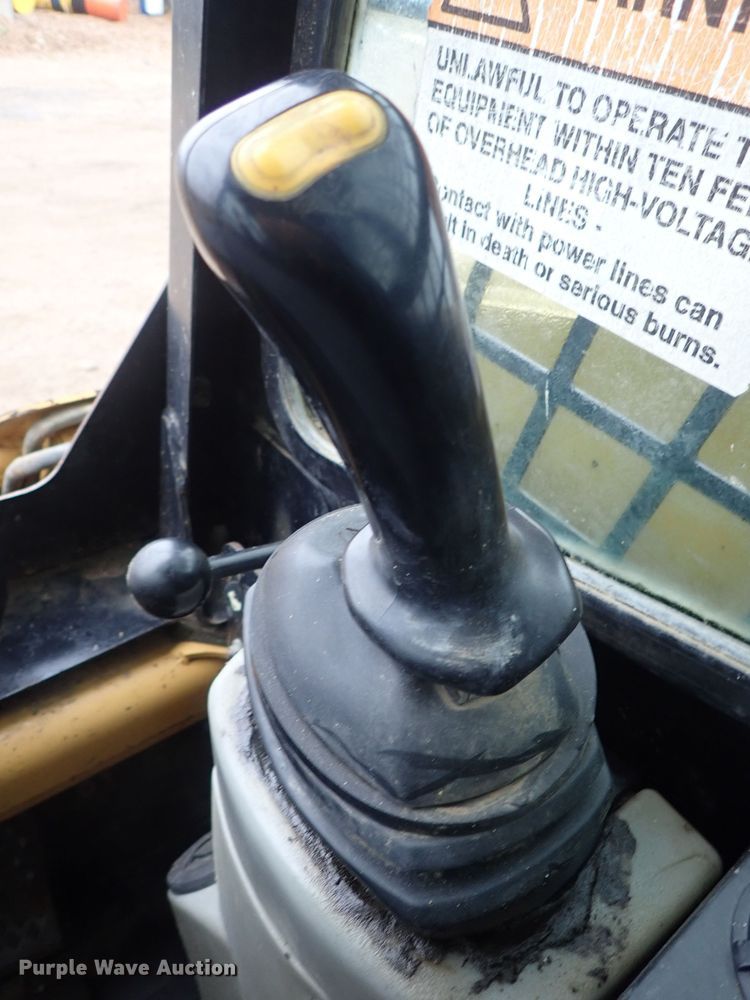 image for item DB7666 2003 Caterpillar 277 skid steer