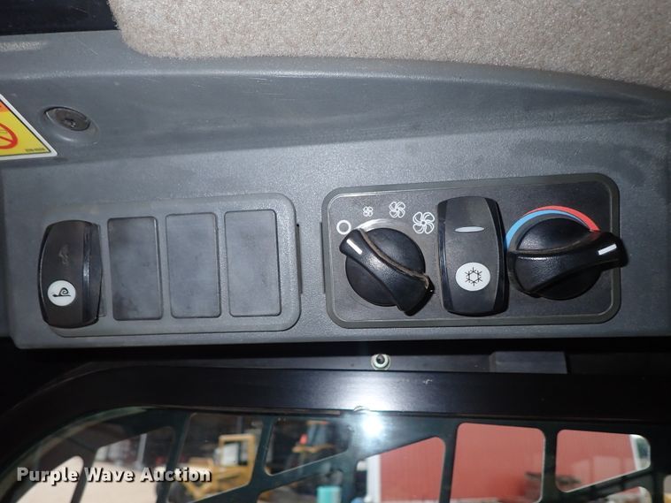 image for item DB7671 2007 Caterpillar 277C skid steer