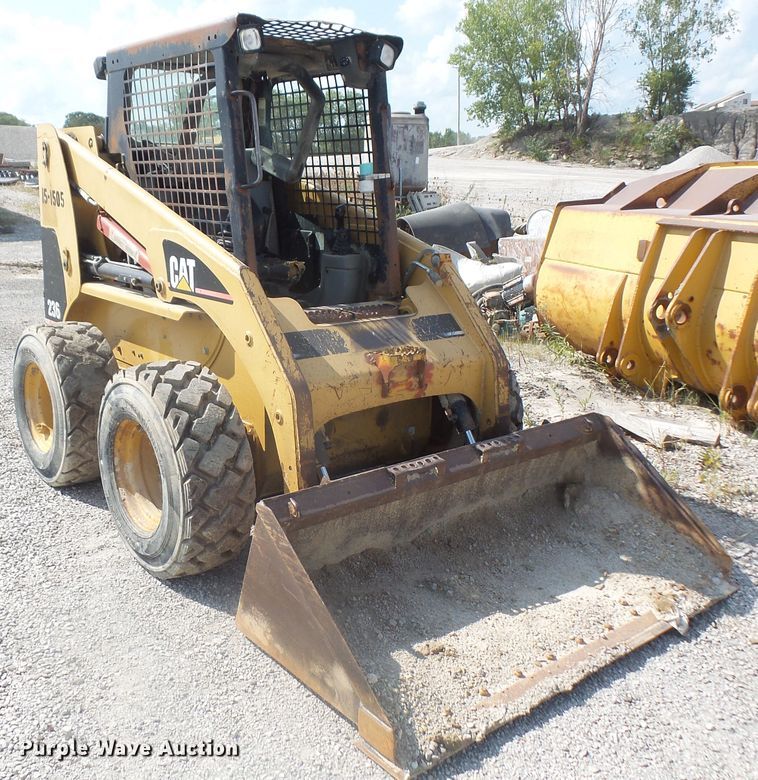 image for item DE2378 2002 Caterpillar 236 skid steer
