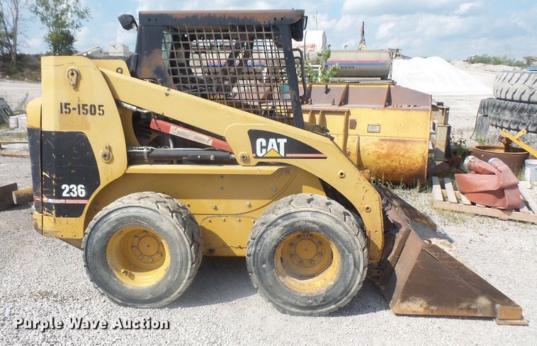 image for item DE2378 2002 Caterpillar 236 skid steer