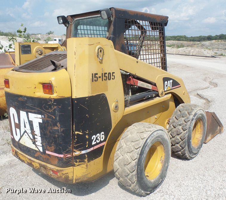 image for item DE2378 2002 Caterpillar 236 skid steer
