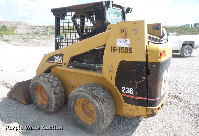image for item DE2378 2002 Caterpillar 236 skid steer