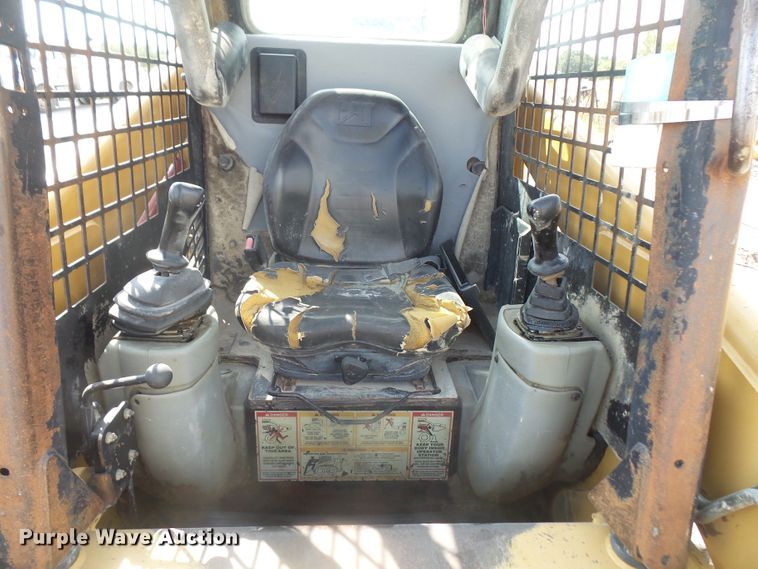 image for item DE2378 2002 Caterpillar 236 skid steer