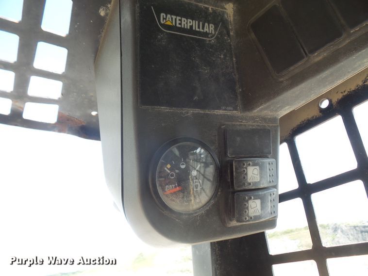 image for item DE2378 2002 Caterpillar 236 skid steer