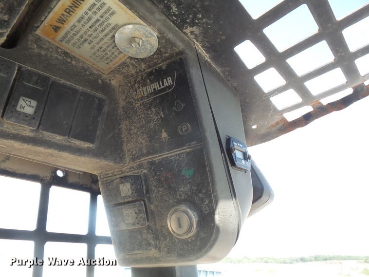 image for item DE2378 2002 Caterpillar 236 skid steer