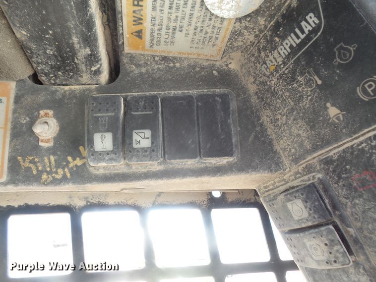 image for item DE2378 2002 Caterpillar 236 skid steer