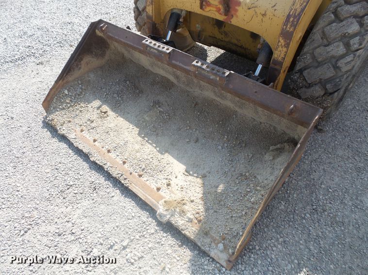 image for item DE2378 2002 Caterpillar 236 skid steer