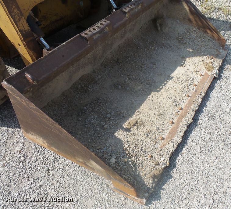 image for item DE2378 2002 Caterpillar 236 skid steer