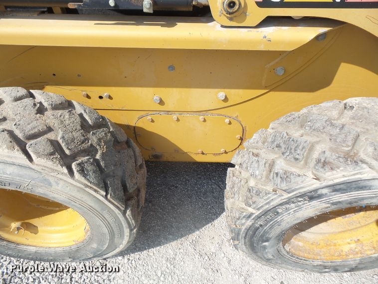 image for item DE2378 2002 Caterpillar 236 skid steer