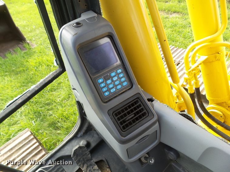 image for item DF0818 2004 Komatsu PC200LC-7L excavator