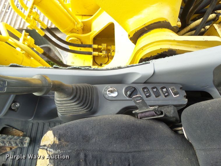 image for item DF0818 2004 Komatsu PC200LC-7L excavator